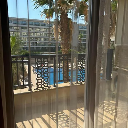 Отель ЛУКСОЗЕН АПАРТАМЕНТ В 4 звезден хотел Золотые Пески